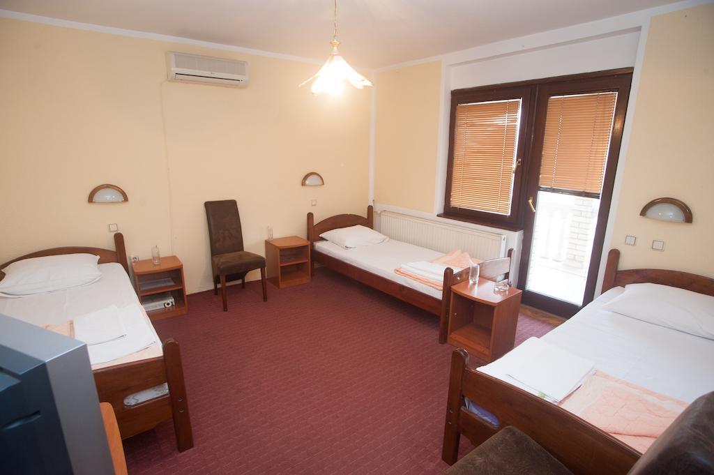 Hotel Extra Lion Md Ni Szoba fotó