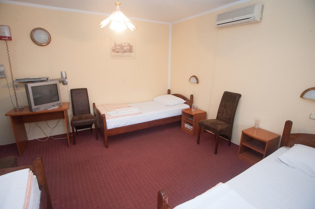 Hotel Extra Lion Md Ni Kültér fotó