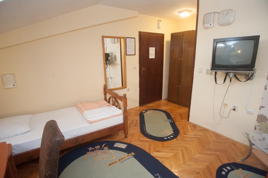 Hotel Extra Lion Md Ni Kültér fotó