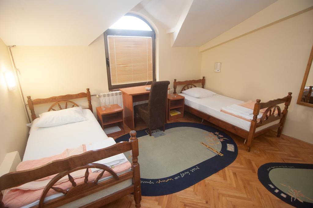 Hotel Extra Lion Md Ni Szoba fotó