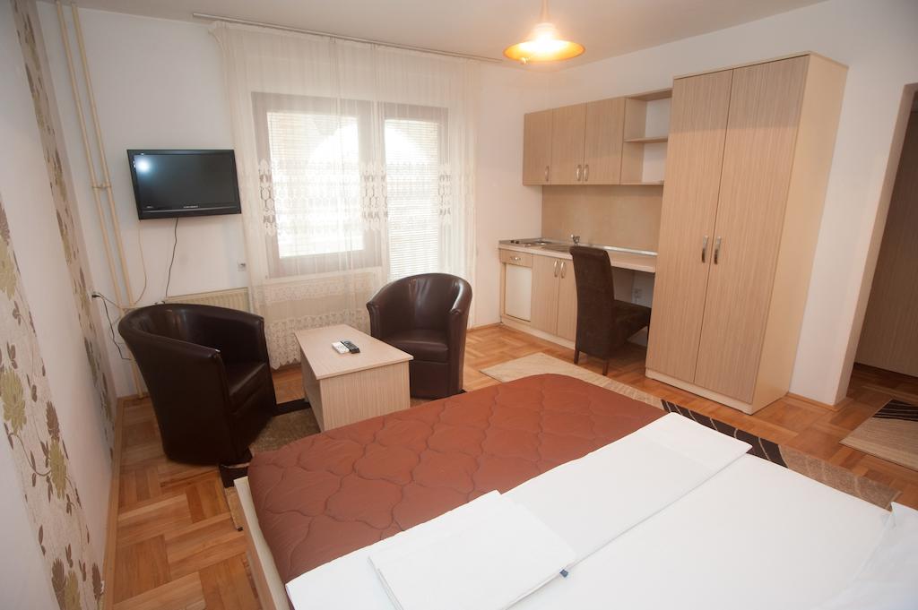 Hotel Extra Lion Md Ni Szoba fotó